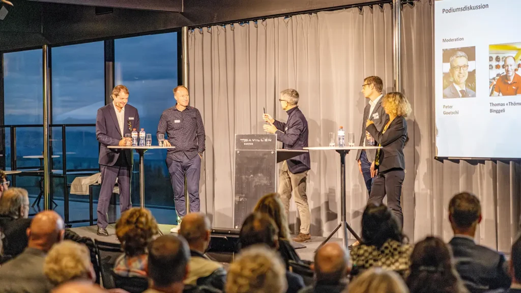 Die Podiumsdiskussion verdeutlichte, wie entscheidend eine zukunftsfähige Mobilitätsstrategie ist und zeigte gleichzeitig auf, wie schwierig es ist, Mobilität vorauszusagen.