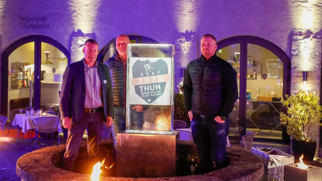 Thuns Stadtratspräsident Phillipp Deriaz, ESAF-Geschäftsfhrer Adrian Affolter und OK-Präsident Matthias Glarner beim Enthüllen des Logos.